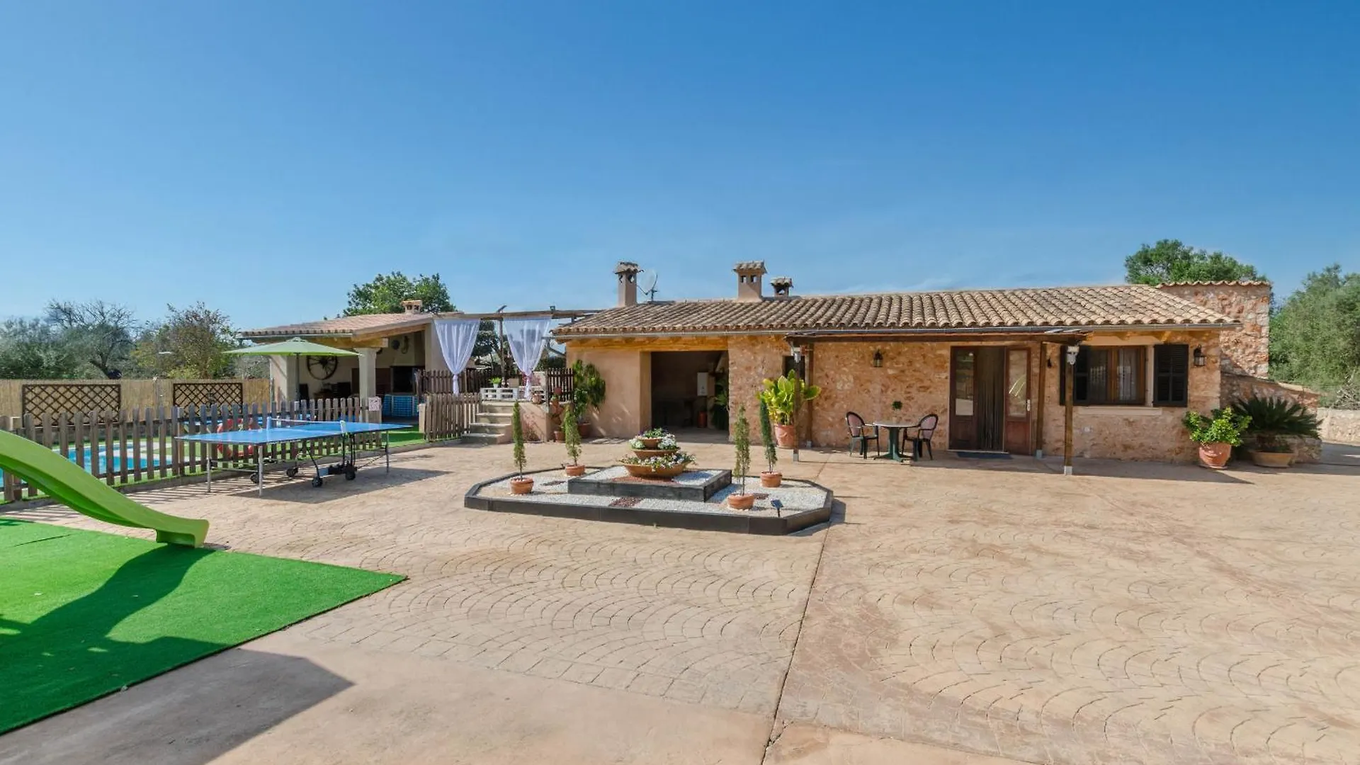 Yourhouse Son Sitges Villa Llubi 0*,