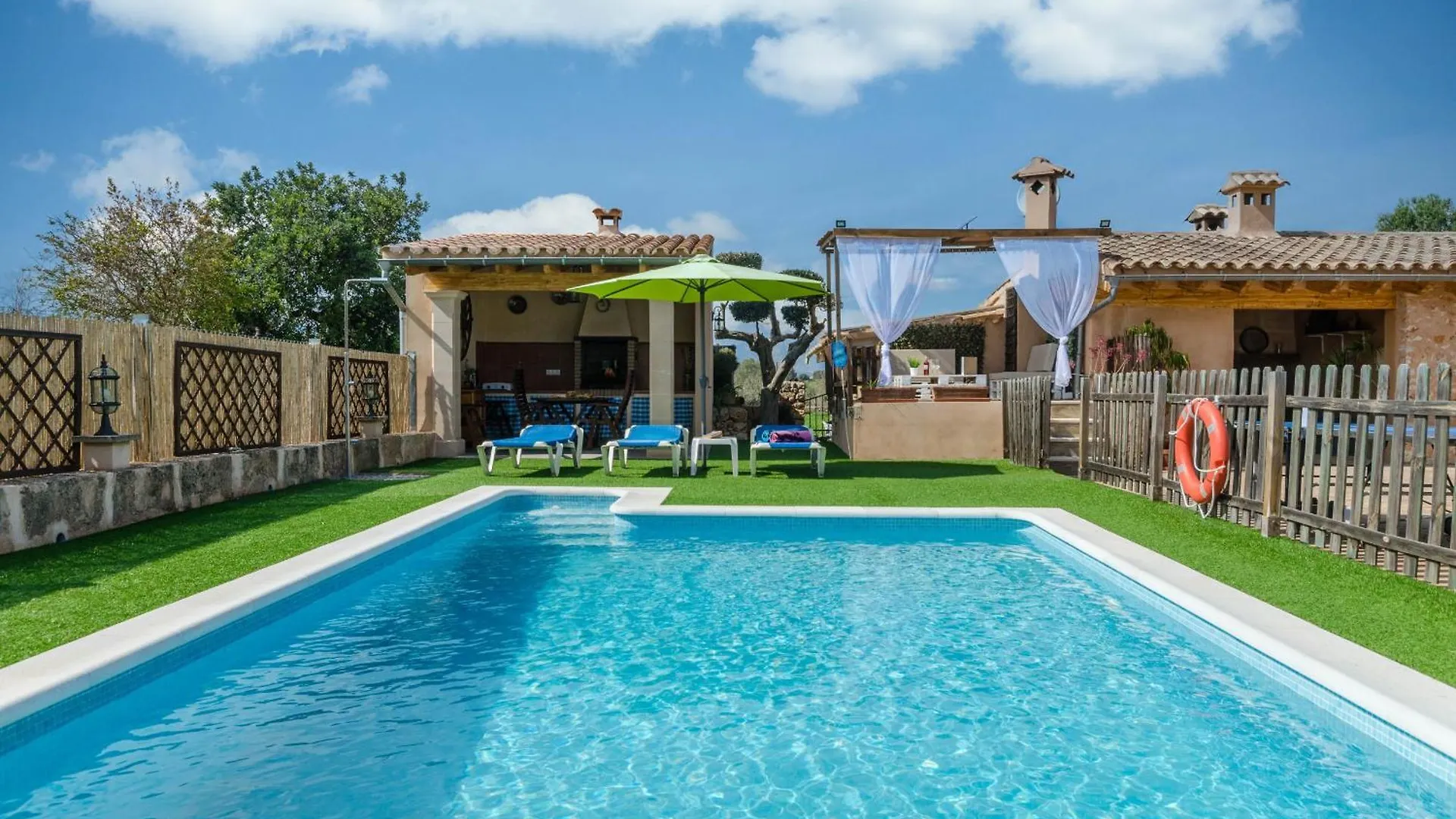 Yourhouse Son Sitges Villa location